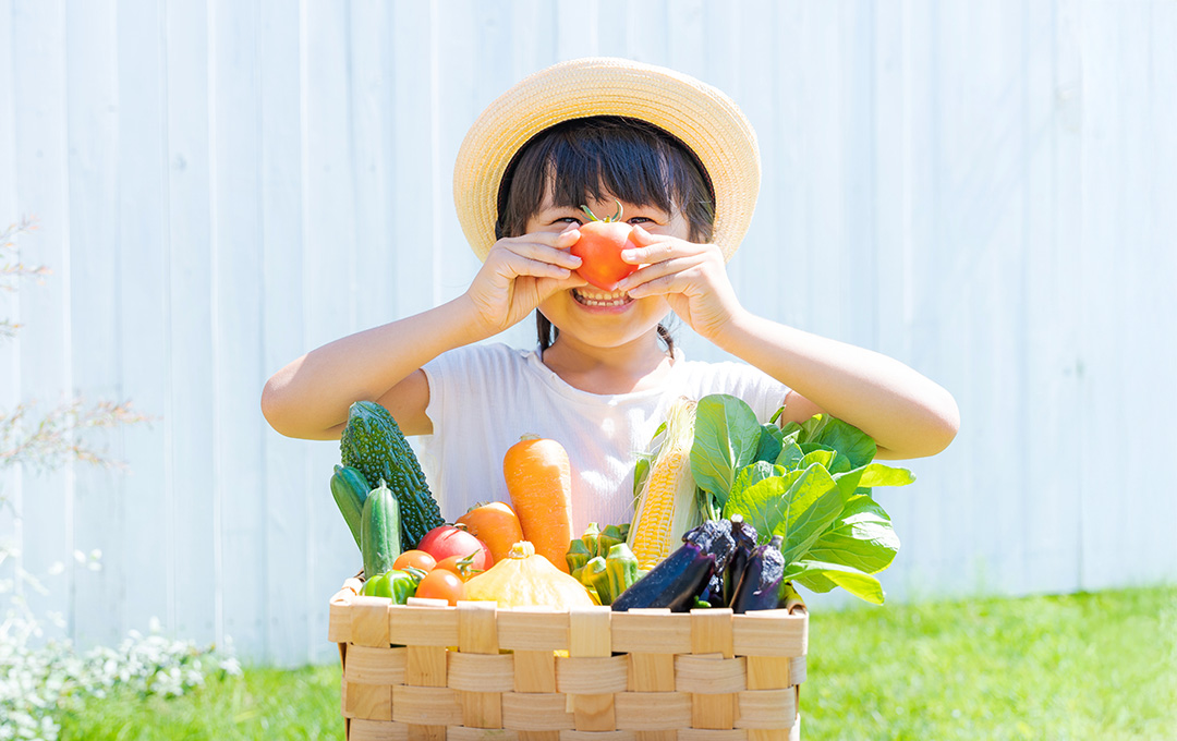 新鮮な野菜と子供