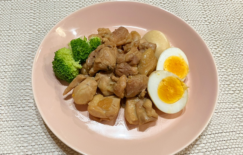 『すこやかプラス こだわりのぽん酢』を使って作った、鶏のさっぱり煮