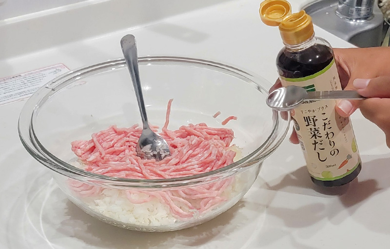 サンジルシ グリーンライン「すこやかプラスこだわりの野菜だし」で作る、ホットプレートで作るシュウマイのネタ