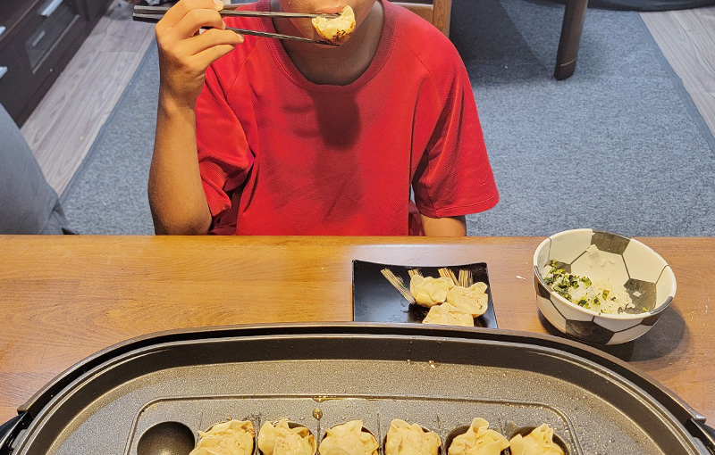 サンジルシ グリーンライン「すこやかプラスこだわりの野菜だし」で作る、ホットプレートで作るシュウマイ