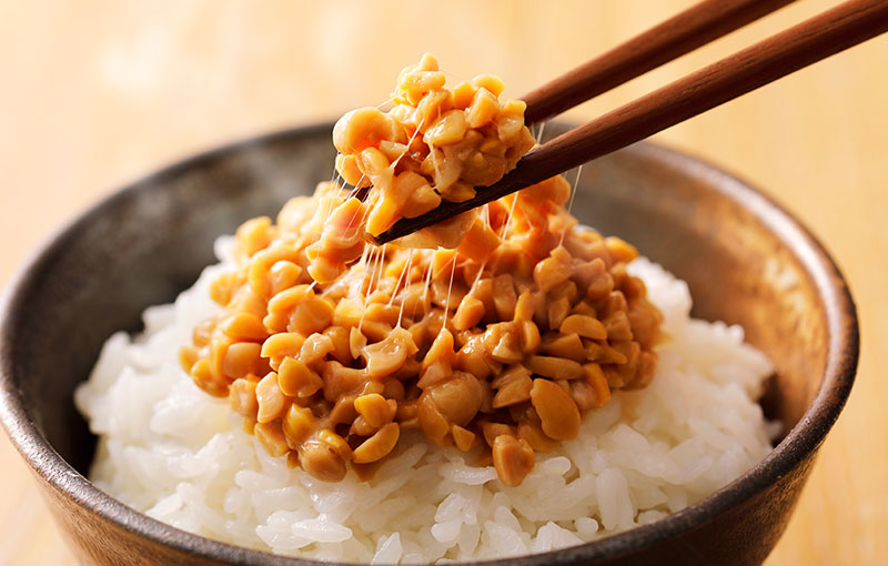ご飯に乗った納豆